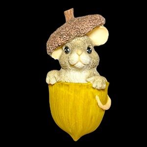 Charming Tails Leaf and Acorn Club Charter Membership Pin – Mackenzie in Acorn